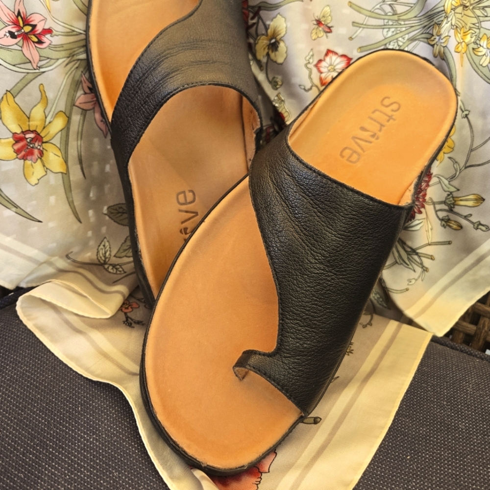 NIB Strive Sandals